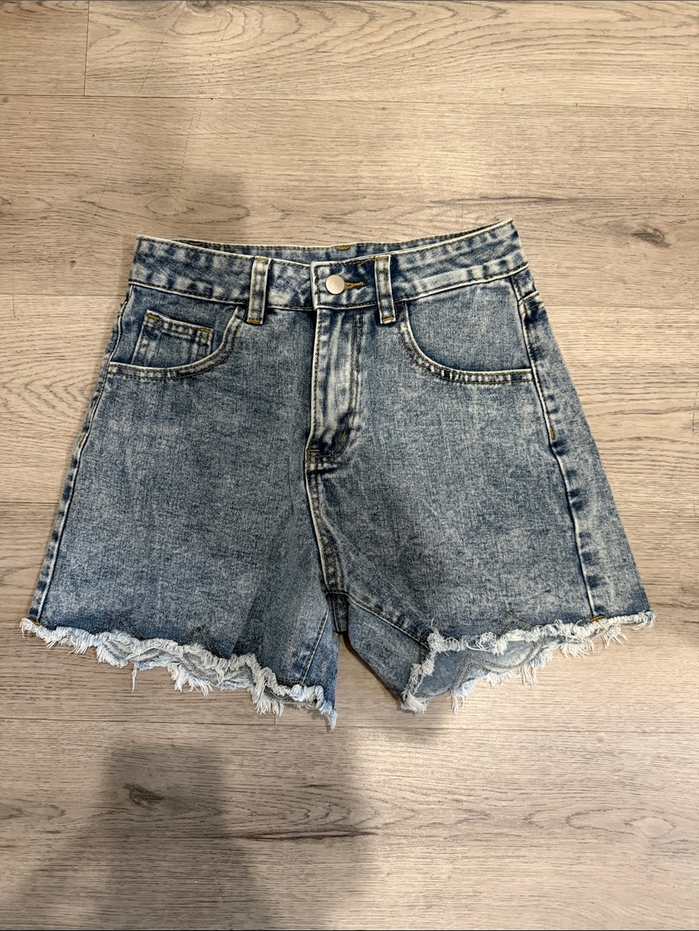 Women's High-Rise Frayed Hem Denim Shorts in Light Blue